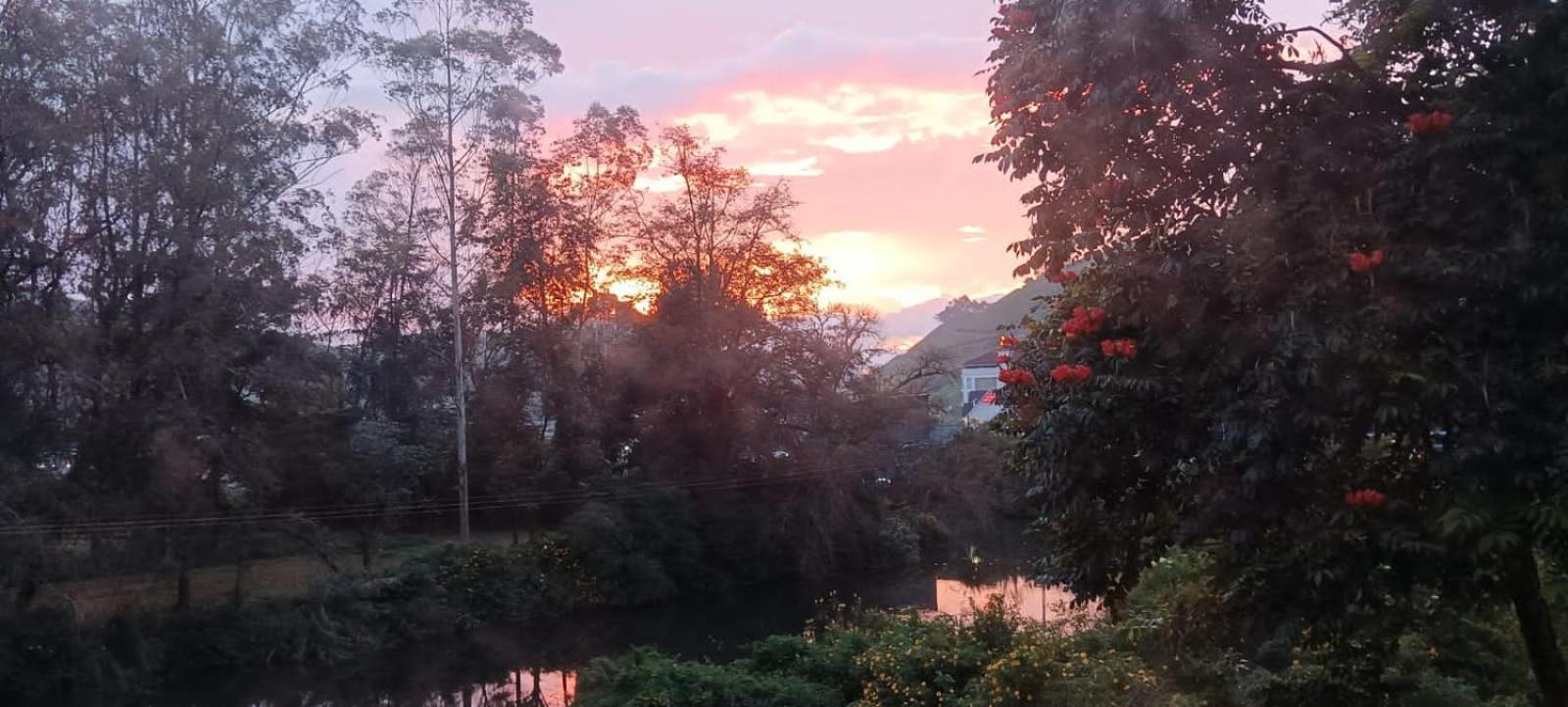 Sisiram River Side Munnar Eksteriør bilde